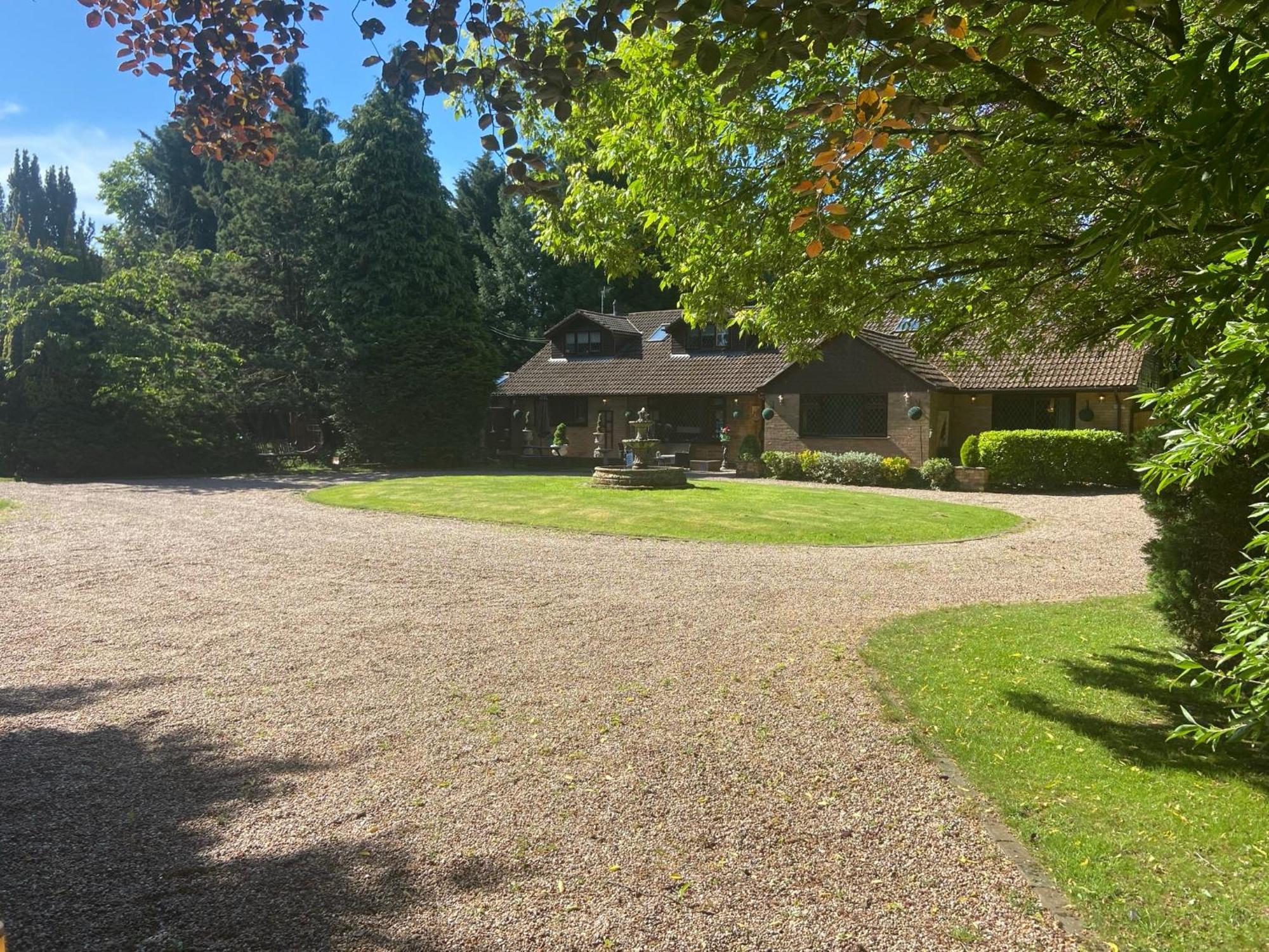 Barncroft Luxury Bed & Breakfast Solihull Bagian luar foto